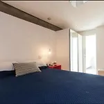 Ap. espaçoso, aconchegante e bem localizado.