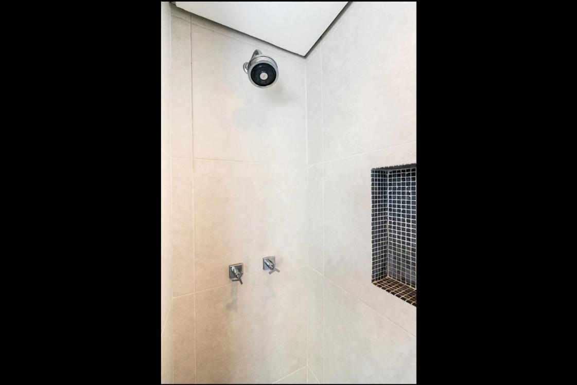 Apartamento Ap. Espacoso, Aconchegante E Bem Localizado. *