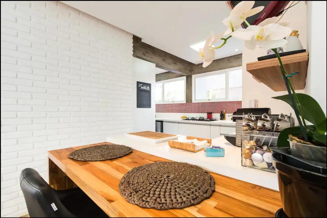 Apartamento Ap. Espacoso, Aconchegante E Bem Localizado.