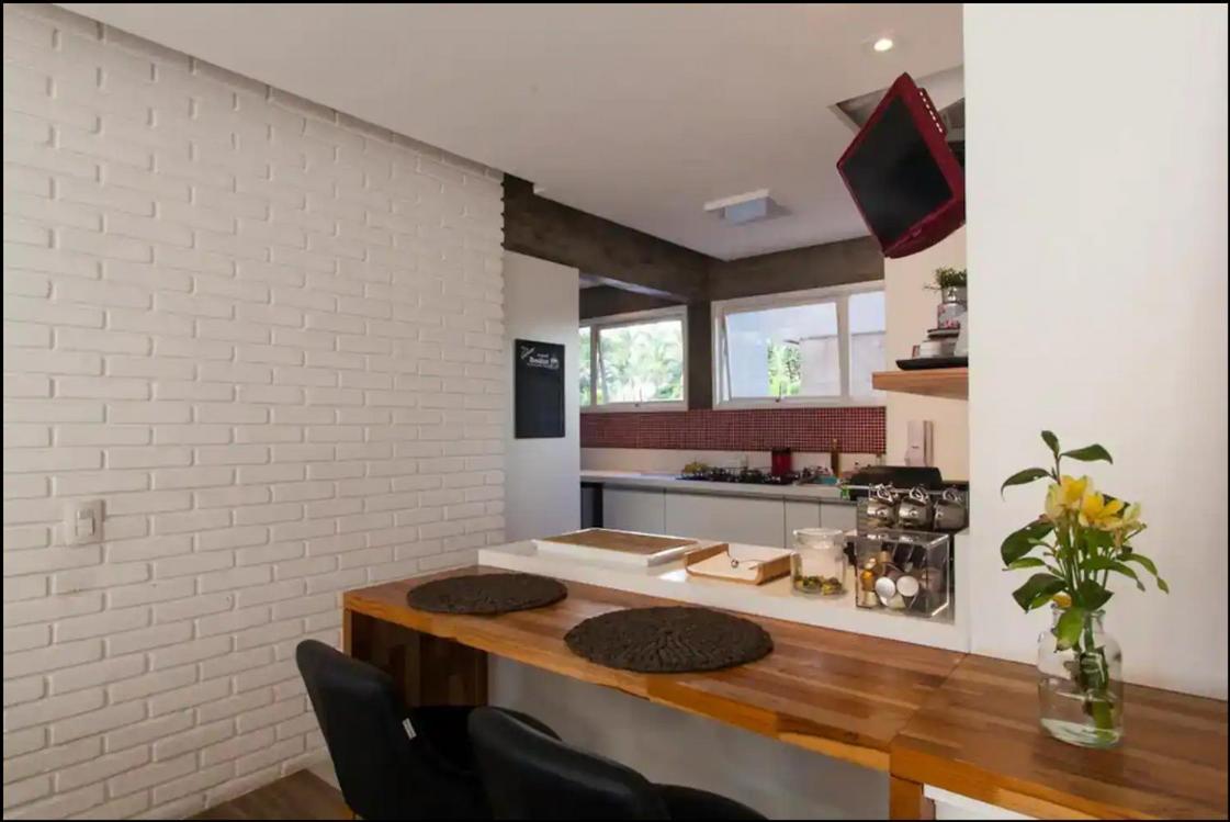 Apartamento Ap. Espacoso, Aconchegante E Bem Localizado. *
